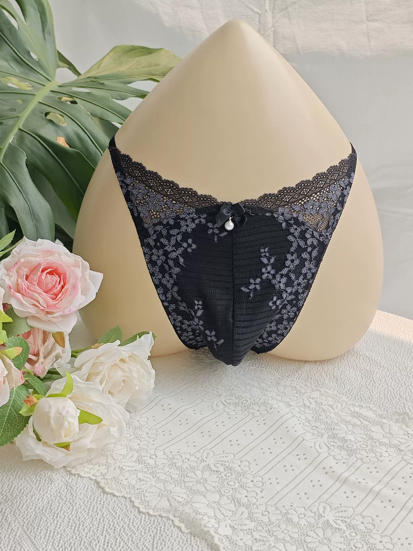 Cueca Masculina de Renda Preta - Embroidery Embellishments avaliação e preço